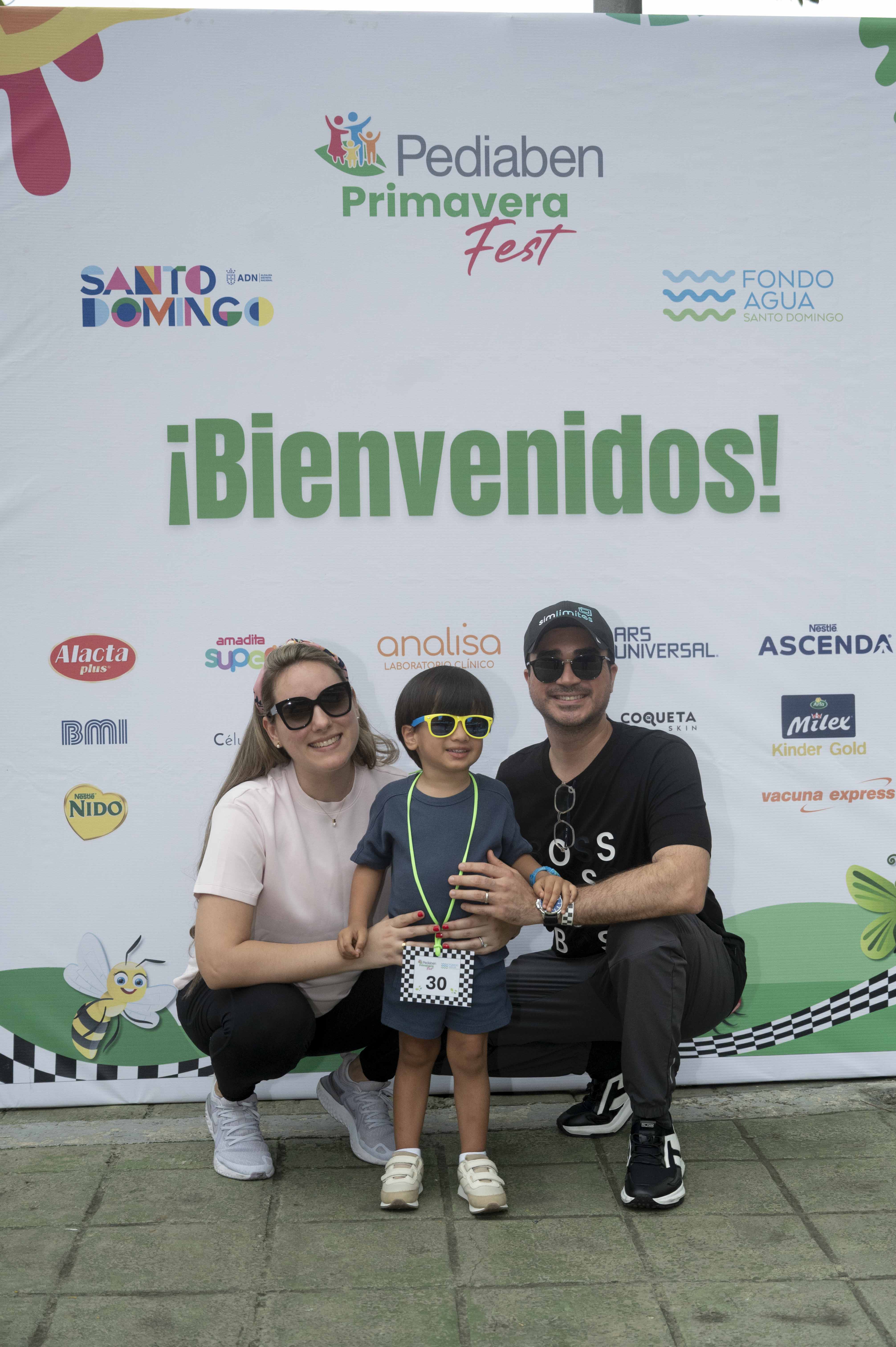 María Pía García de Wu, Marcelo Wu García y Enmanuel Wu Rivera.