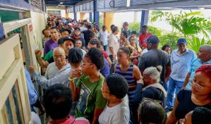 Demoras prolongadas y privilegios indignan a votantes en internas de FP