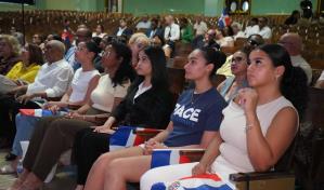 Estudiantes dominicanos de Nueva York viajan a República Dominicana para su encuentro con Abinader Estudiantes dominicanos de Nueva York viajan a República Dominicana para su encuentro con Abinader