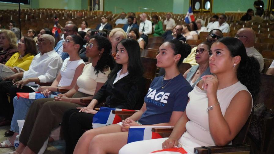 Estudiantes dominicanos de Nueva York viajan a República Dominicana para su encuentro con Abinader