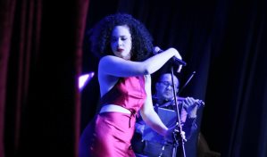 La artista Flavia Núñez debutó a casa llena en Chao Café Teatro