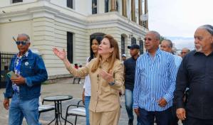 Carolina Mejía visita el Bulevar de los Artistas y destaca el potencial cultural y turístico de Santiago