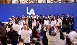 El presidente Abinader recibe a estudiantes dominicanos de Nueva York