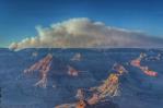 Mayor incendio forestal del año en Estados Unidos sigue descontrolado en el Gran Cañón