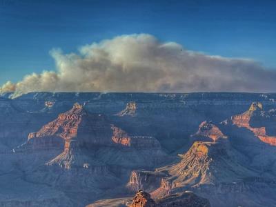 Continúa incendio forestal en el Gran Cañón