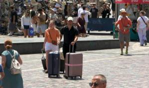 Habitantes del corazón histórico de Atenas se rebelan contra el turismo excesivo