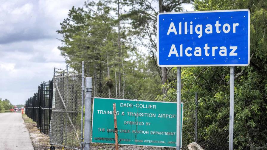 Alligator Alcatraz se afianza como modelo de detención migratoria en EE. UU. en su primer mes