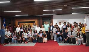 Autoridades educativas de Nueva York acompañan a estudiantes dominicanos en viaje a RD Autoridades educativas de Nueva York acompañan a estudiantes dominicanos en viaje a RD