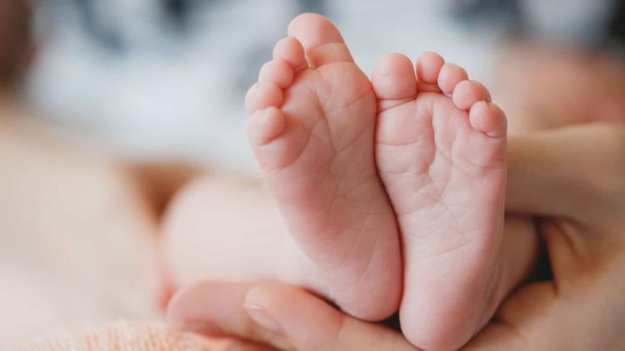 Nace bebé de un embrión congelado hace 30 años