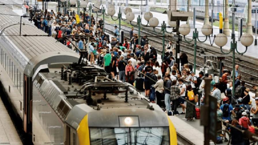 Multitud de trenes suspendidos y retrasados por una avería eléctrica en París Multitud de trenes suspendidos y retrasados por una avería eléctrica en París