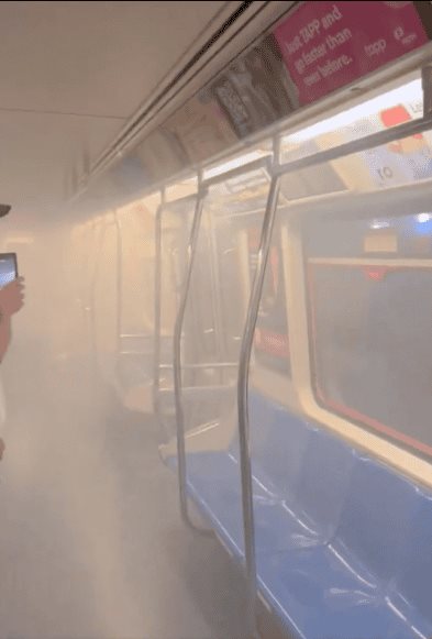 Incendio en tren de Nueva York obliga evacuación
