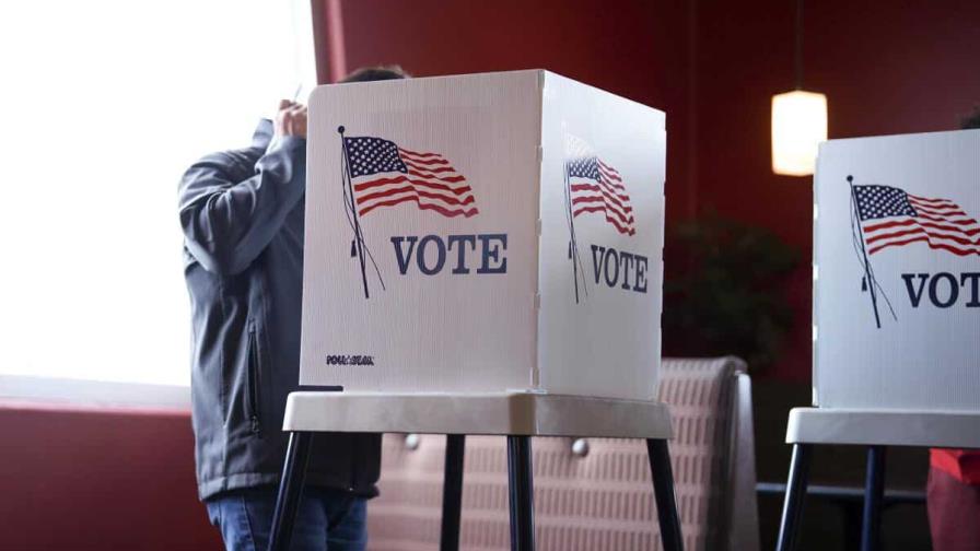 Gobernador de Texas amenaza con cargos criminales a demócratas por boicot a mapa electoral