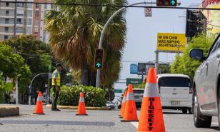 Autoridades de tránsito orientan a conductores en tercera fase de prohibición giros a la izquierda