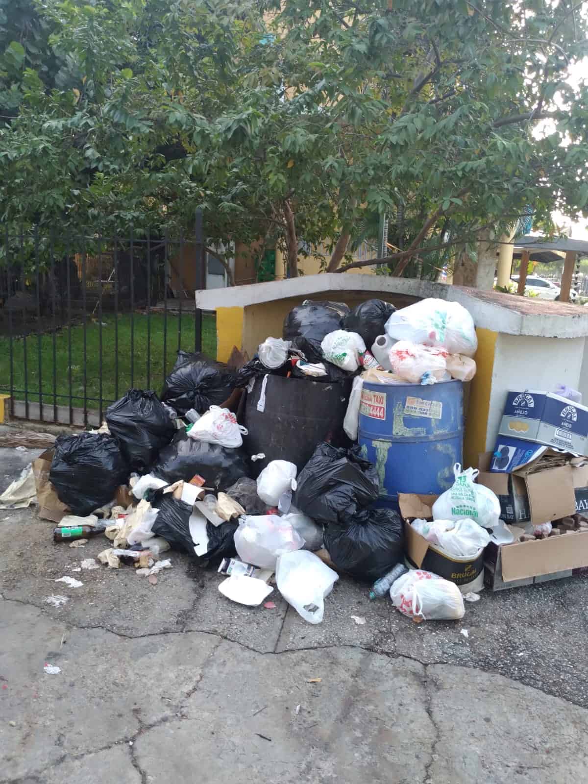 La basura y el agua cloacal se combinan para afectar a los vecinos.