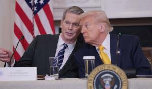 Trump descarta nombrar a su secretario del Tesoro para suceder a Powell frente a la Fed