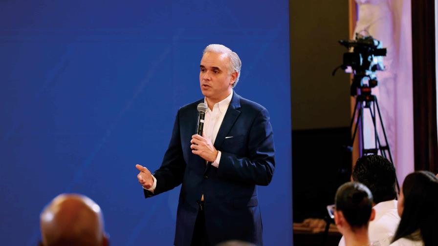 Minerd minimiza críticas sobre el déficit de aulas