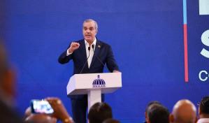 Abinader respetará a la Comisión Consultiva, pero quiere un "buen estadio"