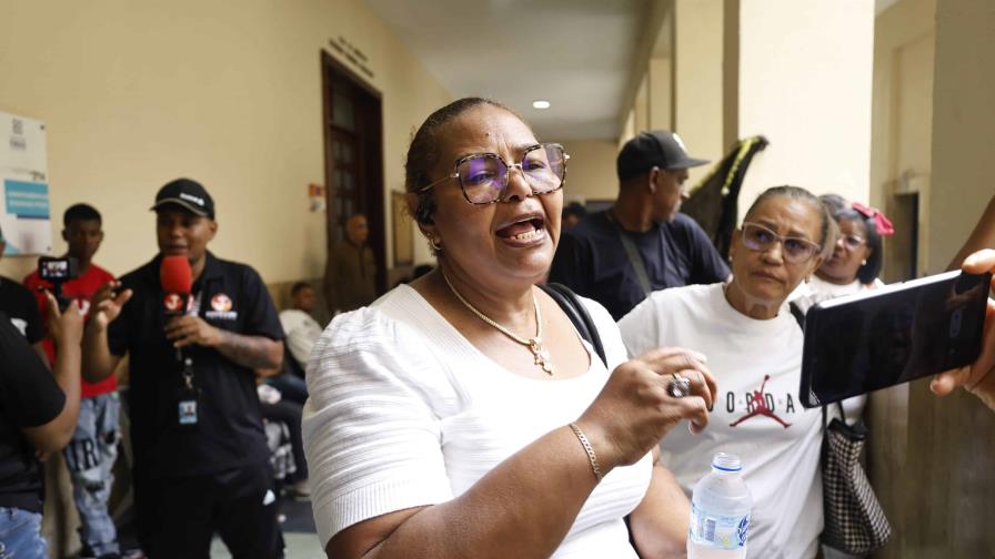 Piden investigar a pareja de joven ultimado durante riña en restaurante de Naco