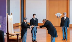 Embajador dominicano presenta sus credenciales ante el emperador de Japón