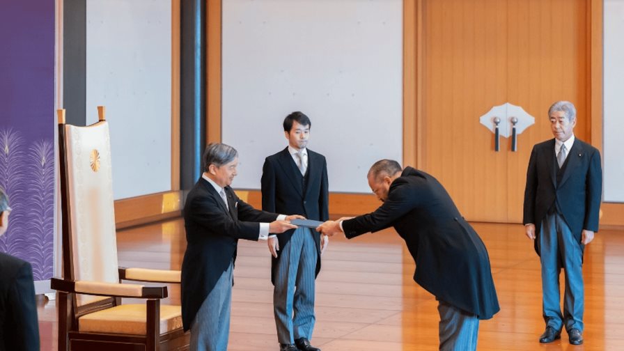 Embajador dominicano presenta sus credenciales ante el emperador de Japón