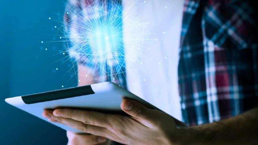 Asistentes de inteligencia artificial llevan al límite el ya debilitado ecosistema mediático
