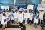 Bioanalistas y psicólogos del Hospital Cabral y Báez se suman a paro nacional por mejoras laborales
