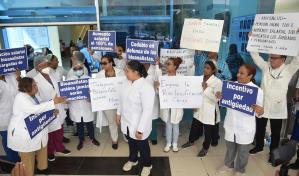 Bioanalistas y psicólogos del Hospital Cabral y Báez se suman a paro nacional por mejoras laborales