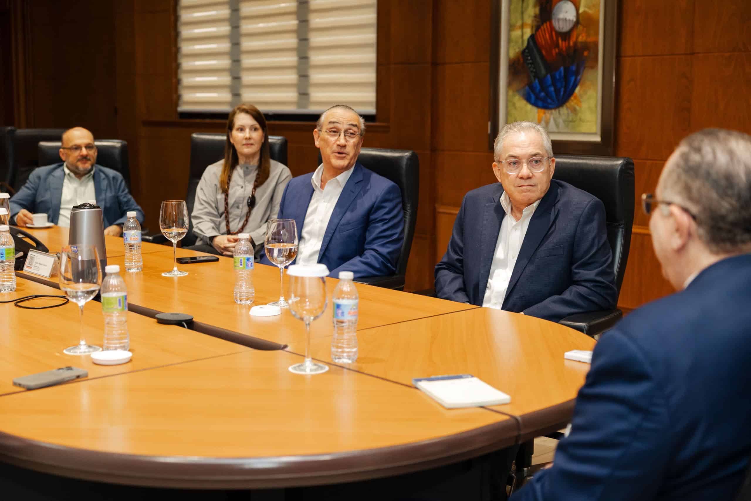 Encuentro del ministro de Hacienda y Economía, Magín Díaz, con directivos de la Organización Nacional de Empresas Comerciales (Onec).