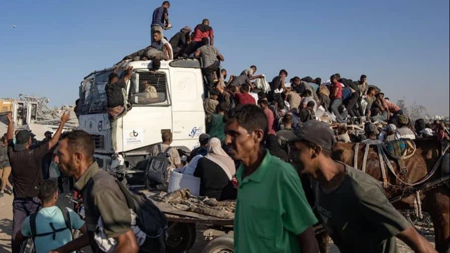 Veinte muertos al volcar un camión con ayuda humanitaria en la Franja de Gaza