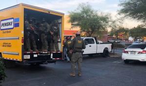 Agentes federales reanudan las redadas migratorias en Los Ángeles ocultos en un camión de mudanza