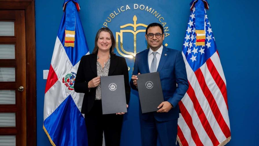 Estados Unidos respalda la digitalización de la justicia dominicana con donación de equipos