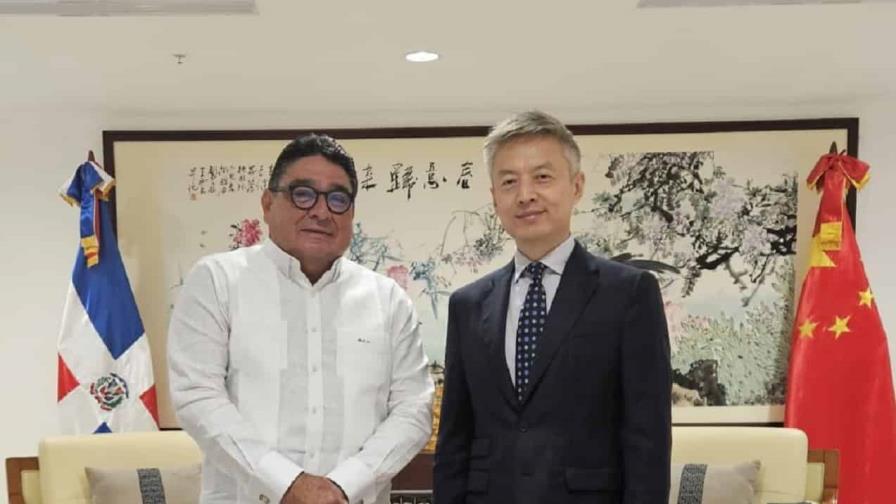 Miguel Calzada León Cónsul Honorario de Mongolia en RD, realiza visita al embajador de China