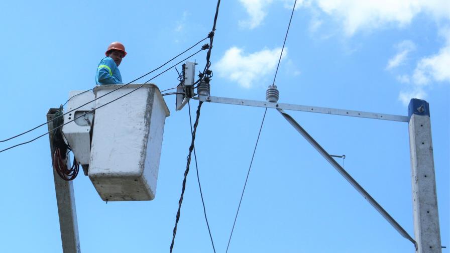 Edenorte desmantela más de 100 conexiones eléctricas ilegales en San Francisco de Macorís y Mao