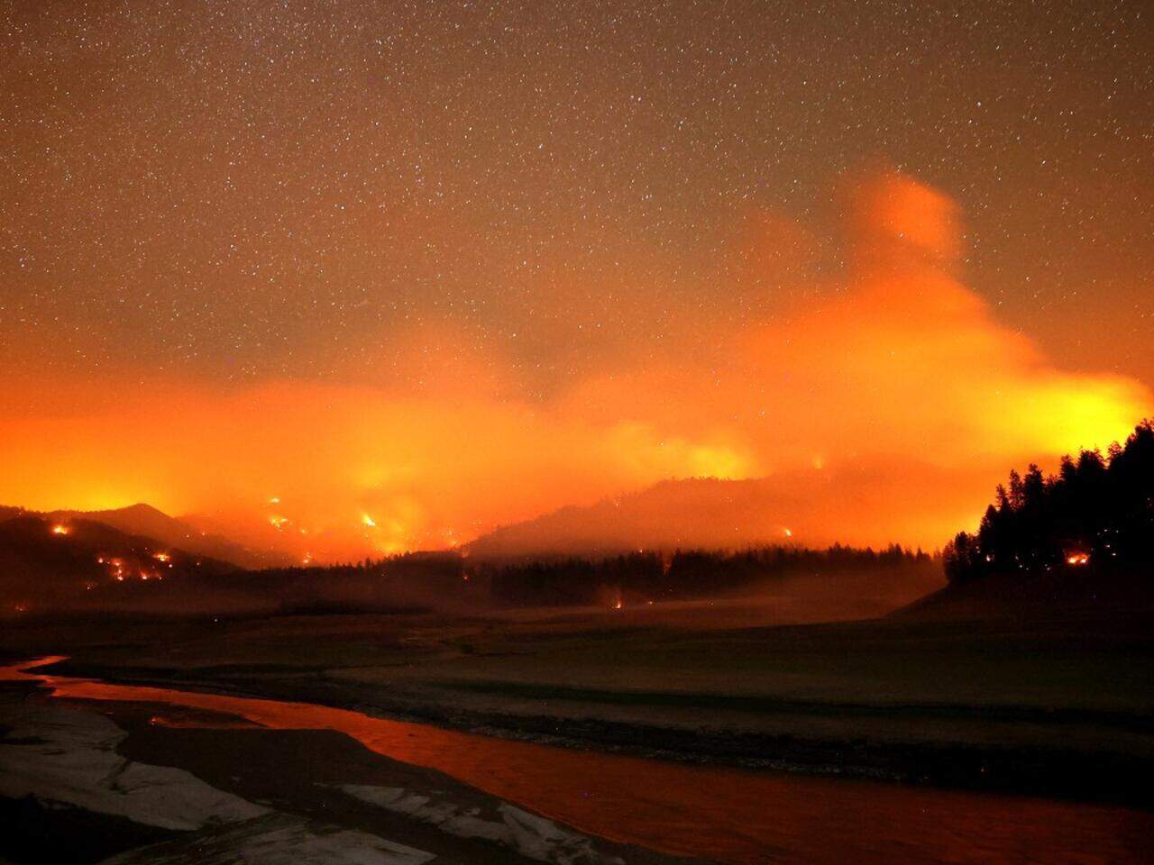 EE. UU. alerta del calor en su frontera con México y de los incendios en su límite con Canadá