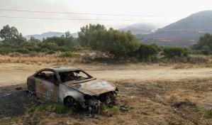 Sigue vivo el incendio del sur de España que obligó a evacuar a miles de turistas y bañistas