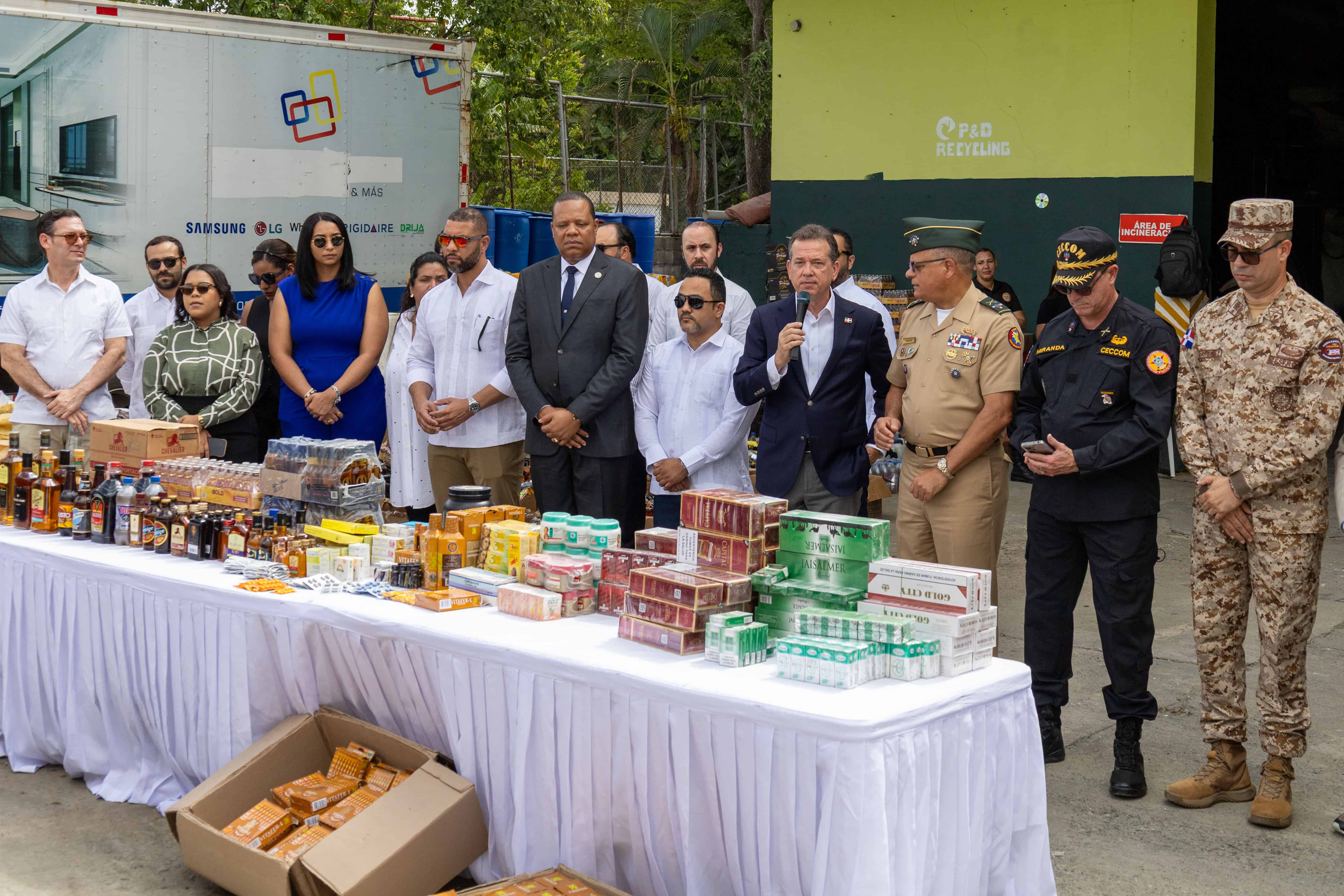 Gobierno incinera más de 11.2 millones de productos ilícitos decomisados en operativos a nivel nacional.
