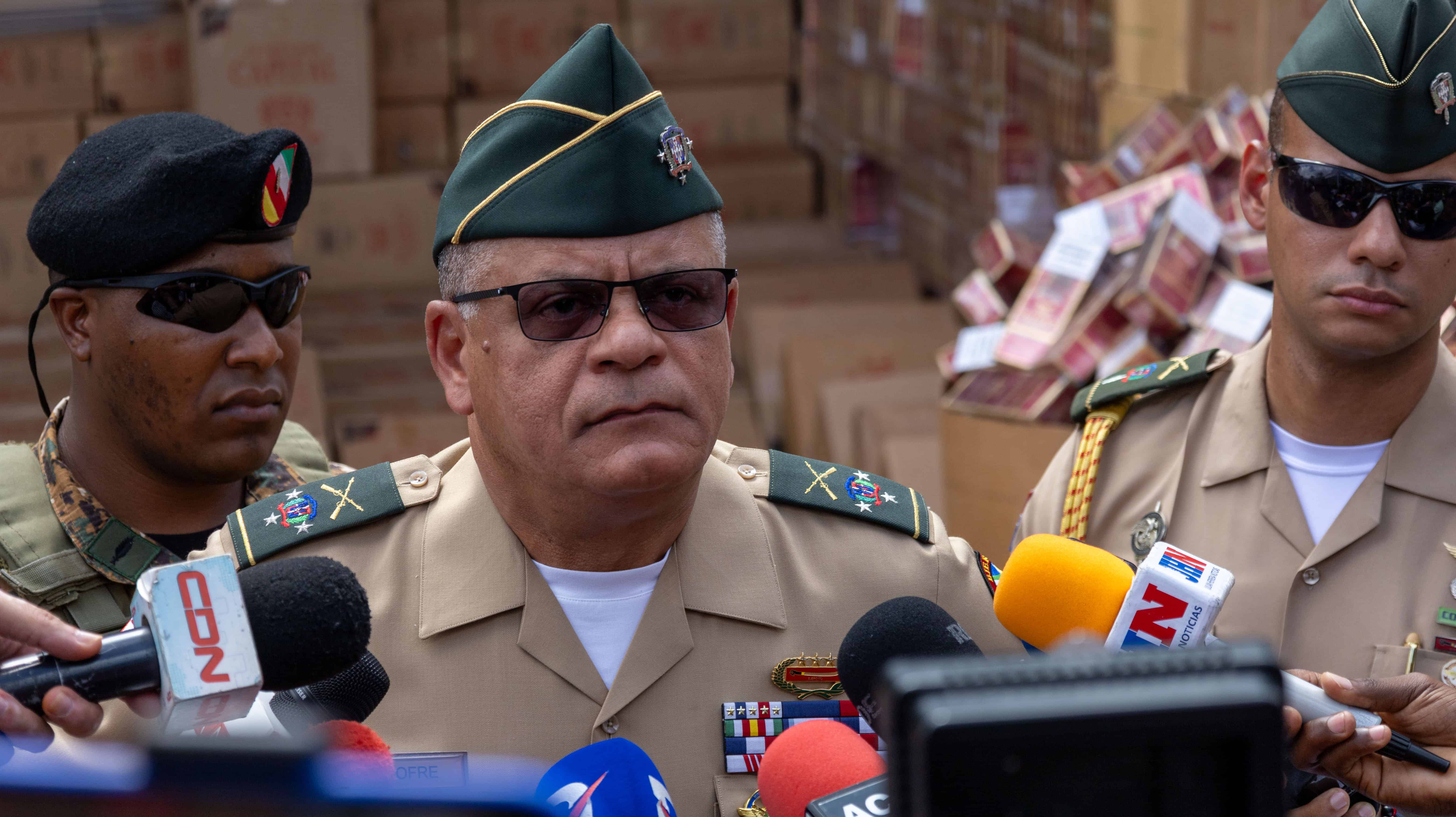 El teniente general Carlos Antonio Fernández Onofre, ministro de Defensa, habló sobre los trabajos que realizan en conjunto con las demás autoridades estatales. 