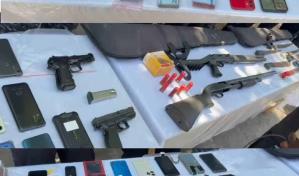 Agentes policiales ocupan más de RD$2 millones en una compraventa clandestina en Barahona Agentes policiales ocupan más de RD$2 millones en una compraventa clandestina en Barahona