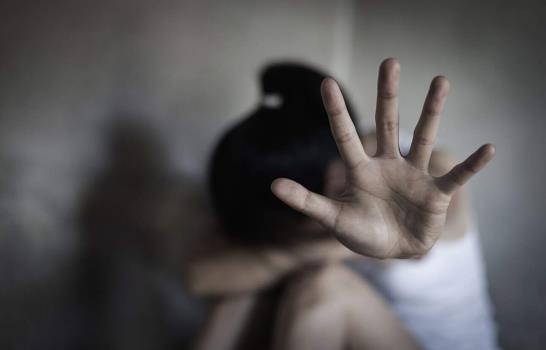 Protegida en la cama; castigada por decidir
