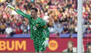 Ter Stegen provoca una tormenta de verano en el Barça