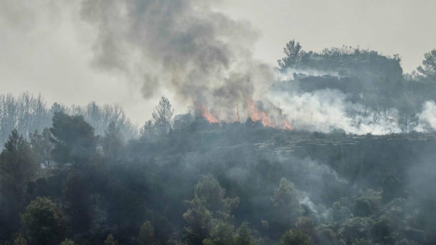 Un muerto y nueve heridos en un gran incendio forestal en Francia Un muerto y nueve heridos en un gran incendio forestal en Francia