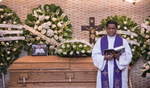 Velan restos de José Rafael Lantigua en un ambiente de pesar y agradecimiento