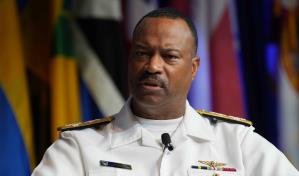 Comandante de EE. UU. a cargo de operaciones cerca de Venezuela anuncia su retirada