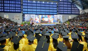 La UASD inviste 1,577 nuevos graduados en acto regional celebrado en La Romana