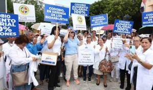 Gremios de salud mantienen presión con paros y manifestaciones en reclamo de reivindicaciones