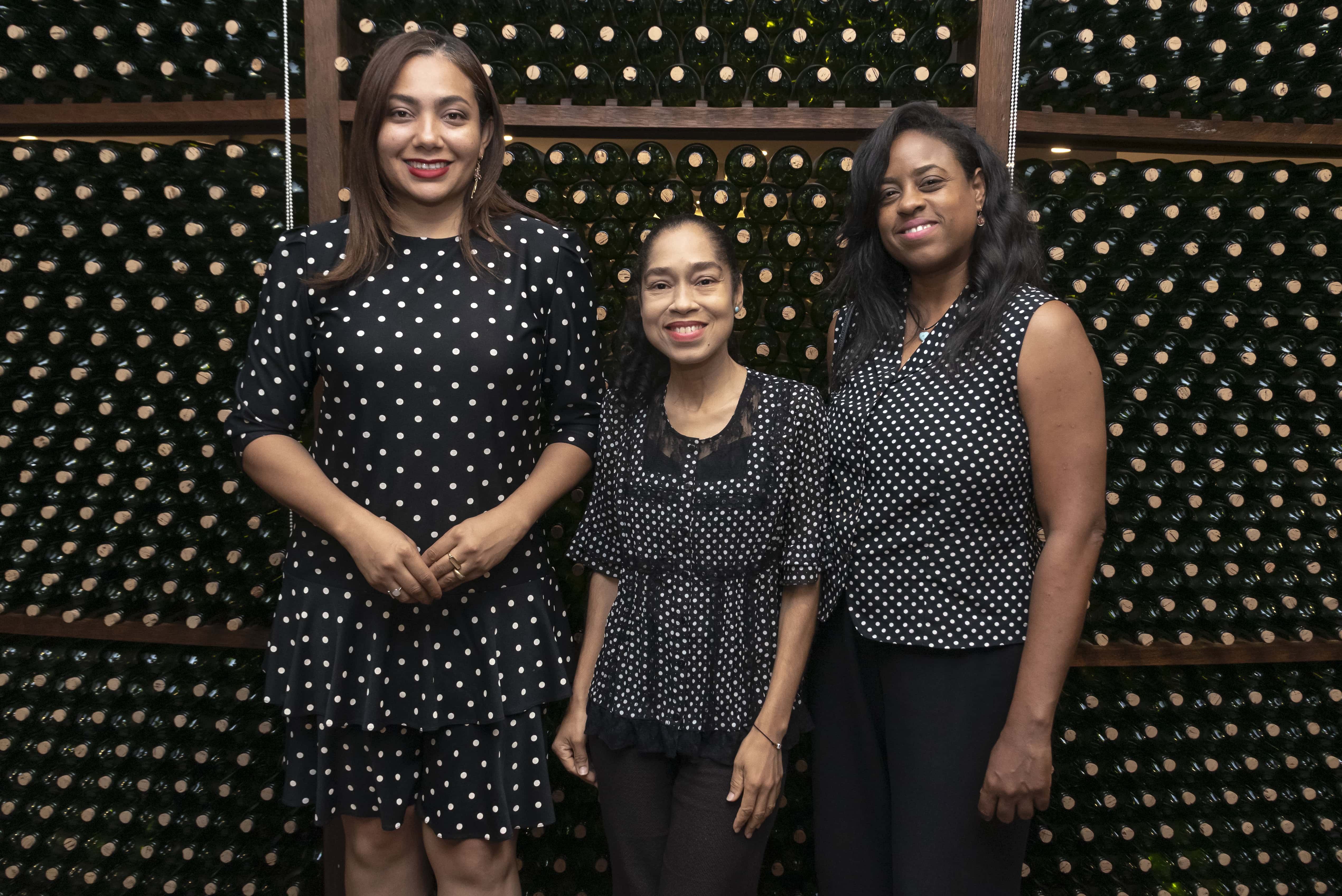 Amelia Reyes, María Mercedes y Dayanna Minier.