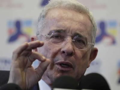 Uribe se presenta en juzgado de Rionegro para formalizar detención