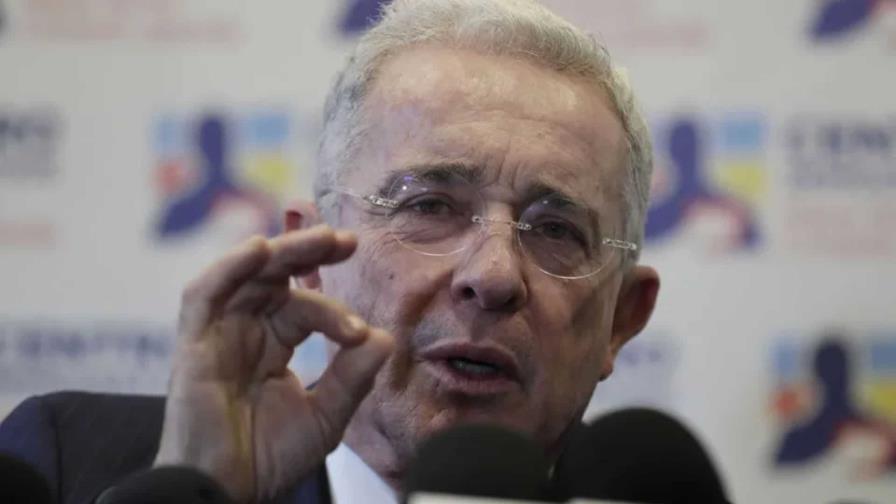 Uribe se presenta ante un juzgado para formalizar su detención por condena a doce años