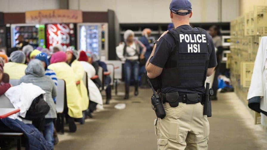 El gobierno de Trump afirma haber arrestado a más de 300,000 migrantes en seis meses