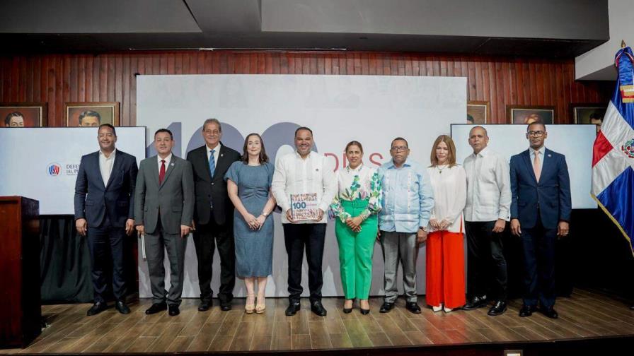 Defensor del Pueblo presenta libro sobre la Ruta de los Derechos Defensor del Pueblo presenta libro sobre la Ruta de los Derechos